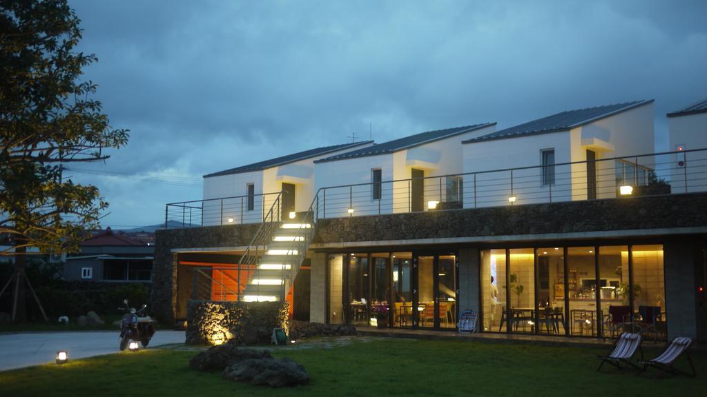 Eridu Cafe N Beds Hotel ซอกวีโพ ภายนอก รูปภาพ