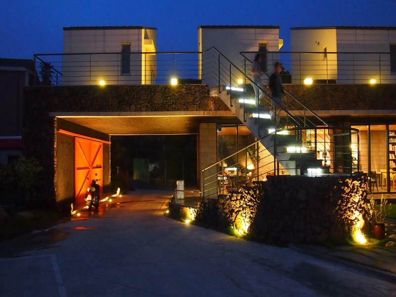 Eridu Cafe N Beds Hotel ซอกวีโพ ภายนอก รูปภาพ