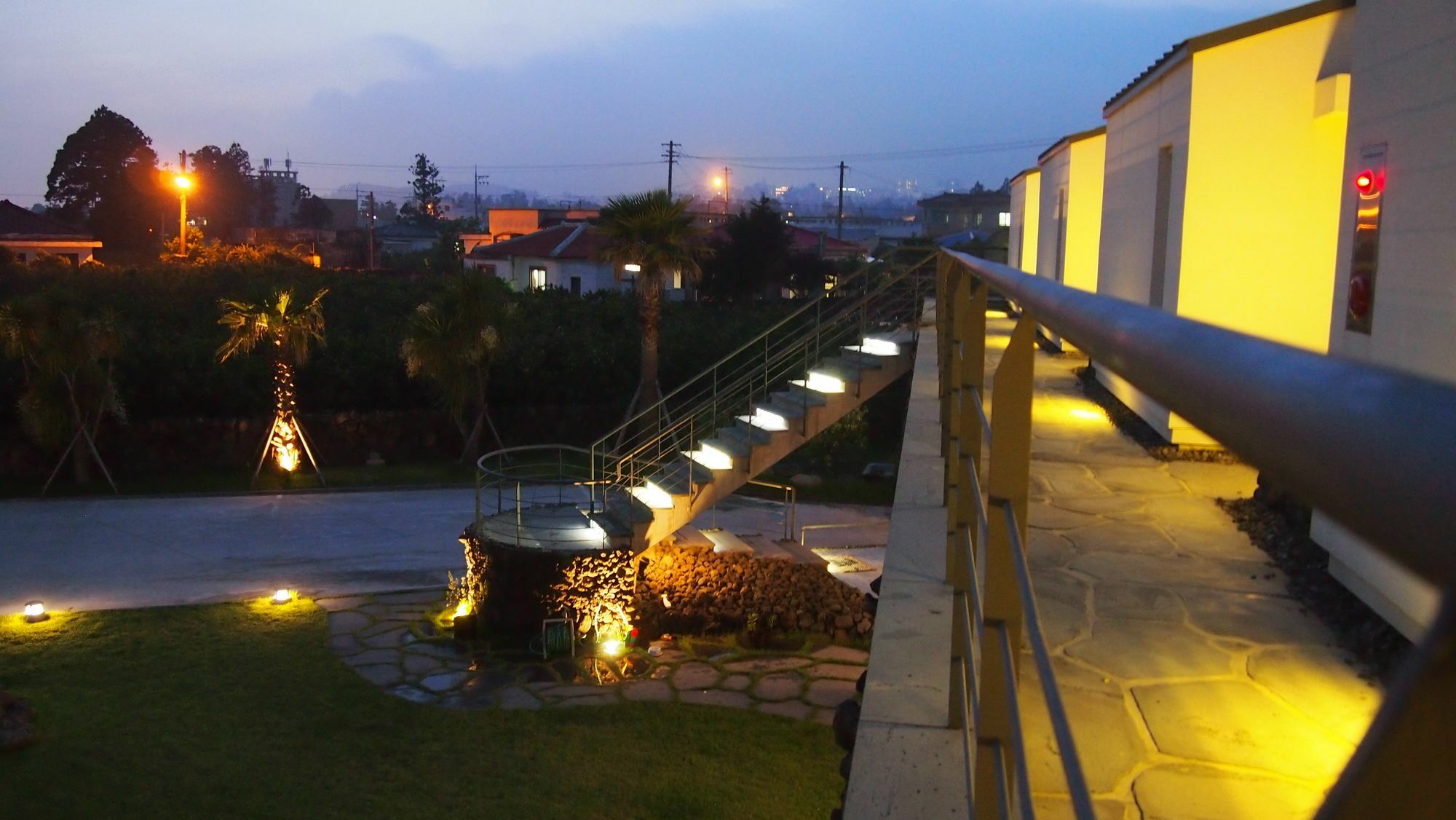 Eridu Cafe N Beds Hotel ซอกวีโพ ภายนอก รูปภาพ
