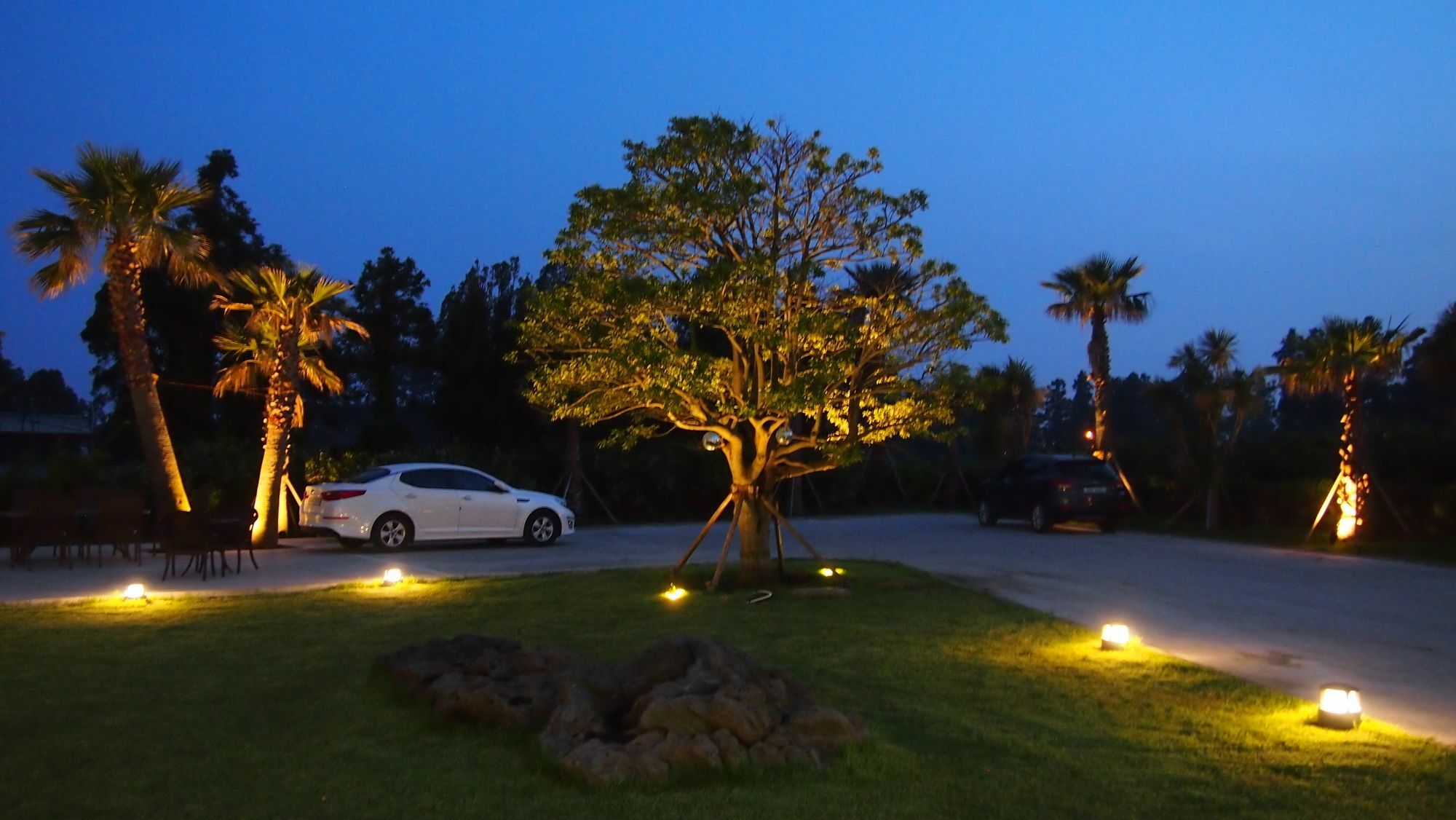 Eridu Cafe N Beds Hotel ซอกวีโพ ภายนอก รูปภาพ